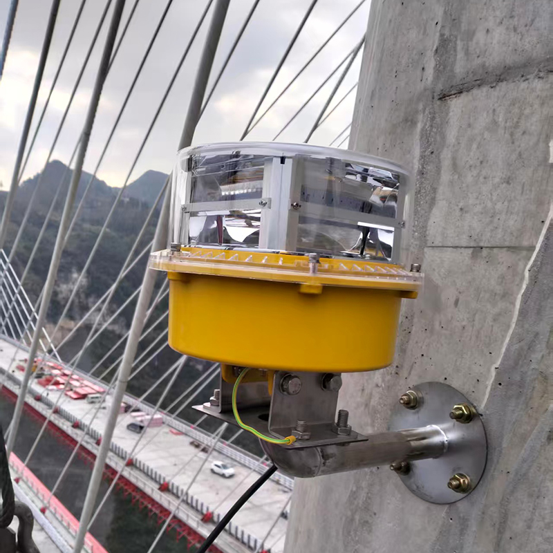 武漢某跨江大橋安裝航空障礙燈